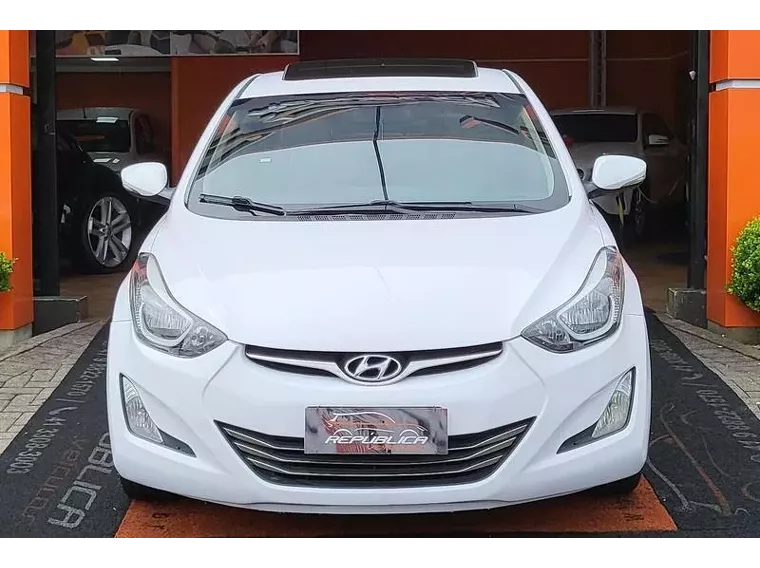 Hyundai Elantra Branco 12