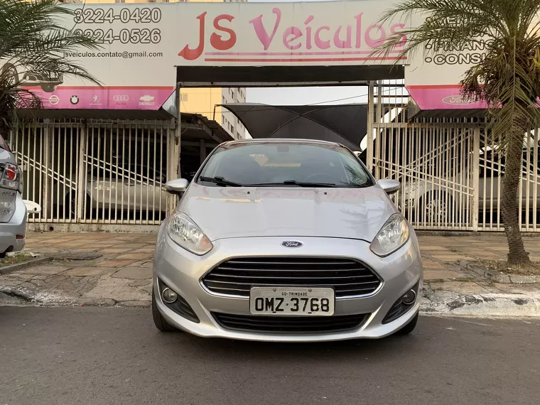 Ford Fiesta Prata 15