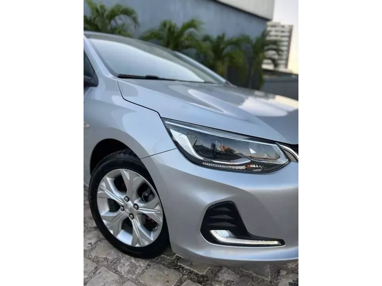 Chevrolet Onix Prata 8