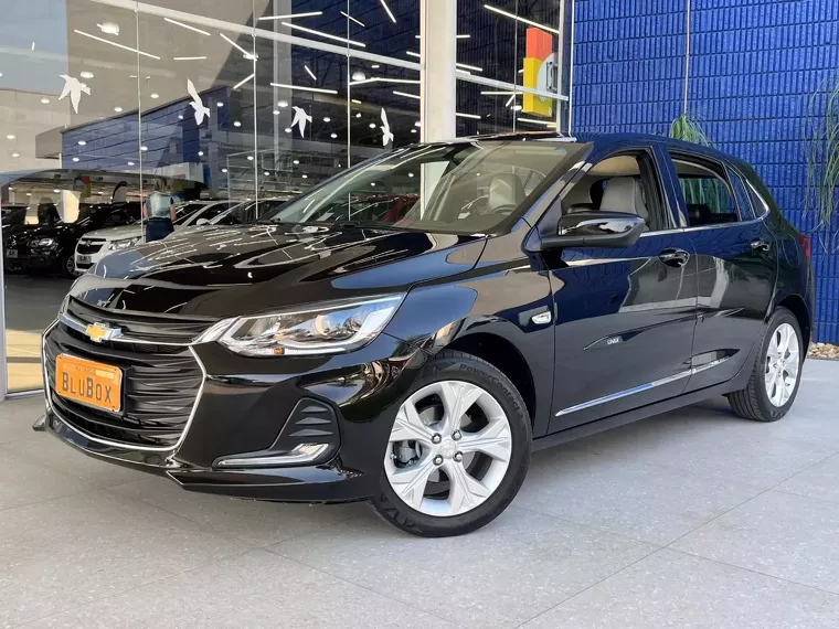 Chevrolet Onix Preto 1