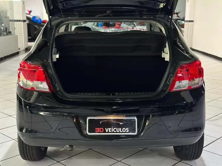 Chevrolet Onix Preto 16