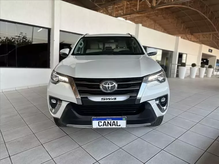 Toyota Hilux SW4 Branco 1