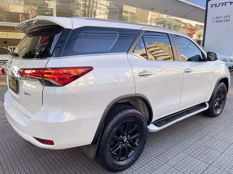 Toyota Hilux SW4 Branco 19