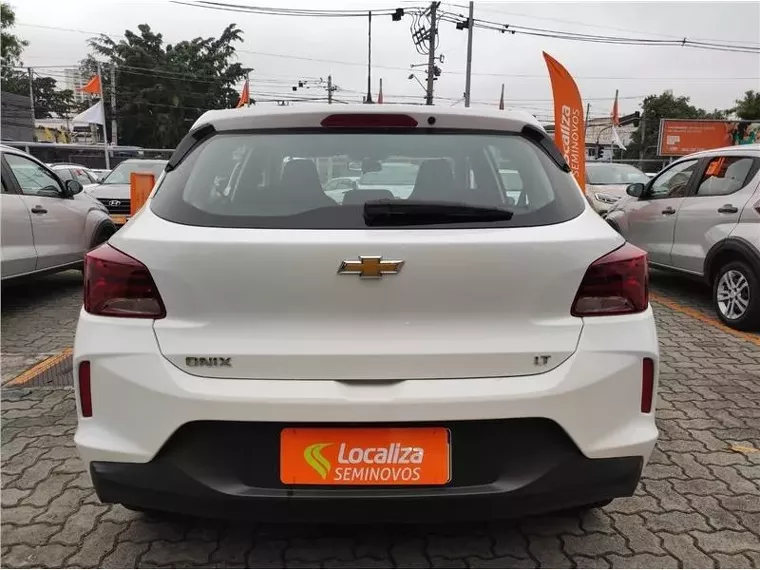 Chevrolet Onix Branco 11