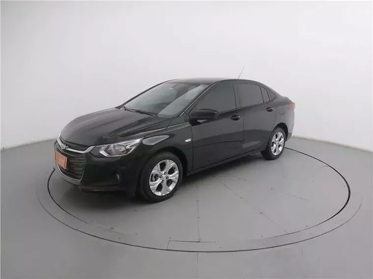 Chevrolet Onix Preto 18