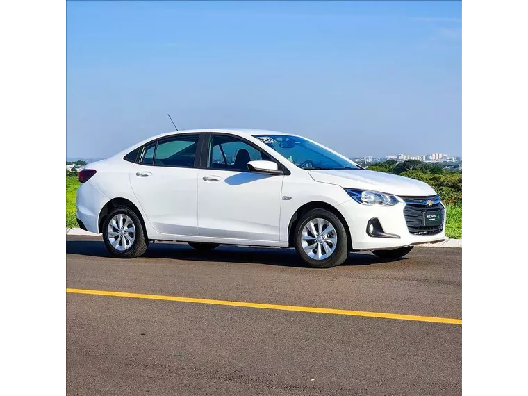 Chevrolet Onix Branco 2