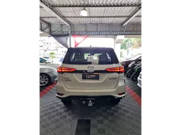 Toyota Hilux SW4