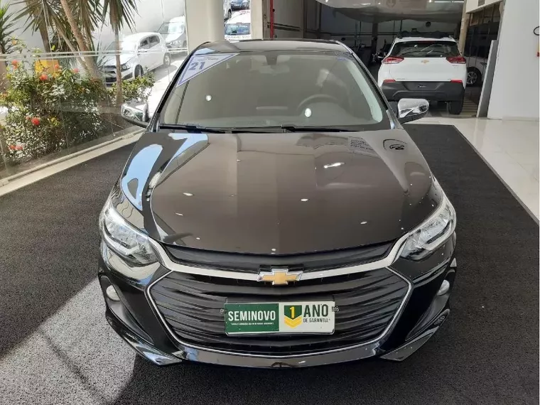 Chevrolet Onix Preto 8