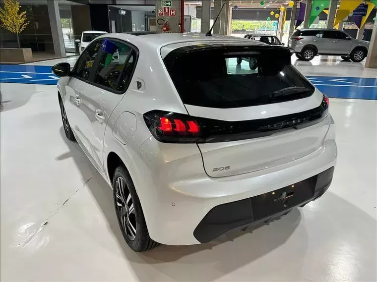 Peugeot 208 Branco 10