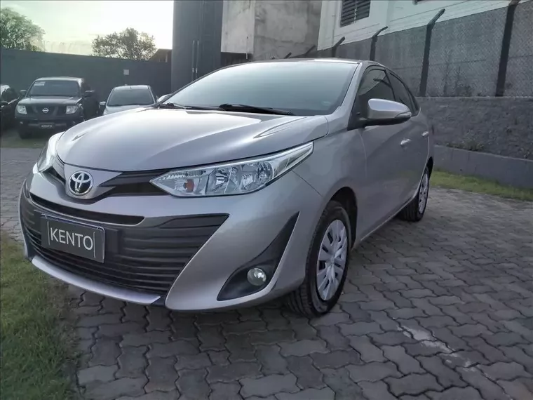 Toyota Yaris Prata 14