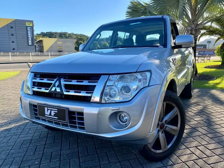 Mitsubishi Pajero Full Prata 4