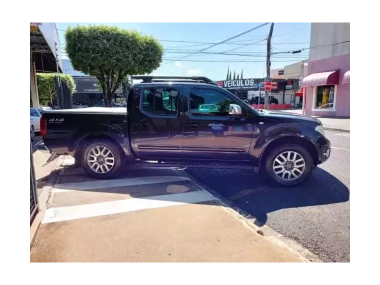 Nissan Frontier Preto 5