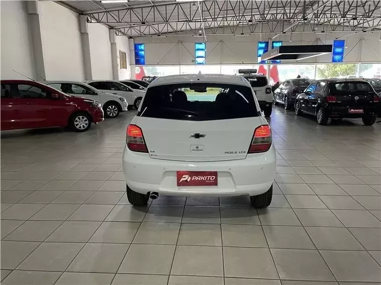 Chevrolet Agile Branco 8