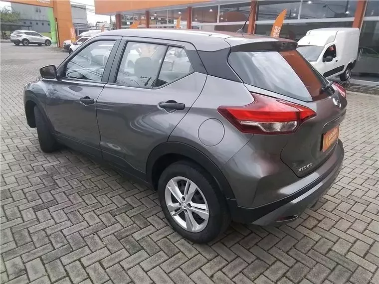 Nissan Kicks Cinza 2