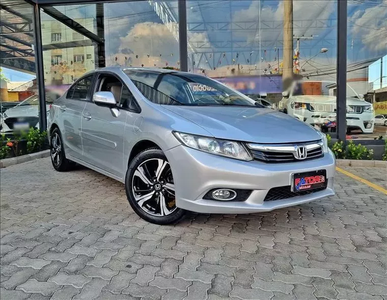 Honda Civic Prata 13