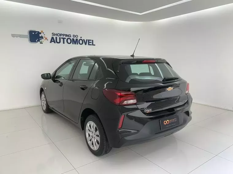 Chevrolet Onix Preto 5