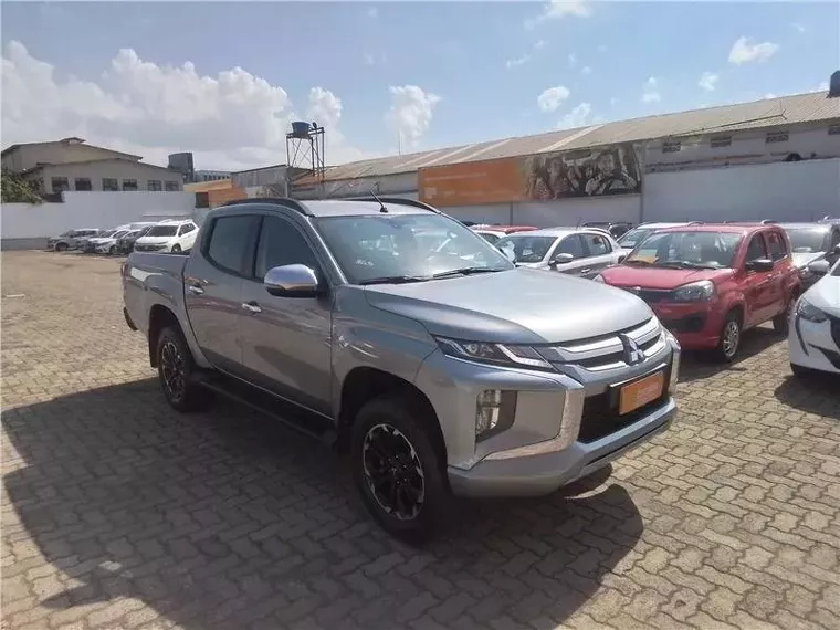 Mitsubishi L200 Triton Prata 13