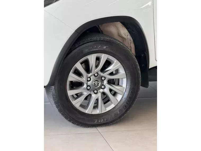 Toyota Hilux SW4 Branco 5