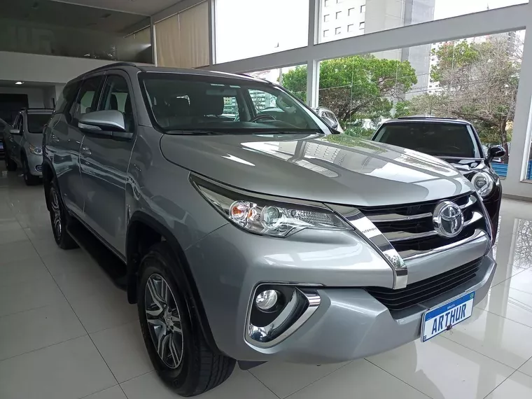 Toyota Hilux SW4 Prata 5