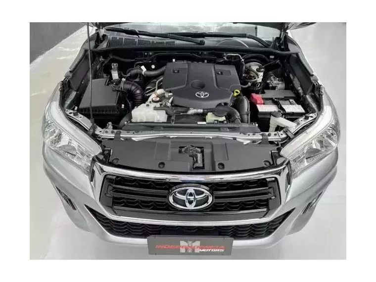 Toyota Hilux Prata 3