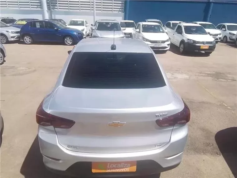 Chevrolet Onix Prata 7