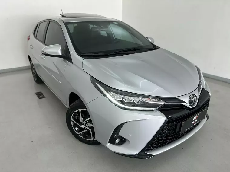 Toyota Yaris Prata 3