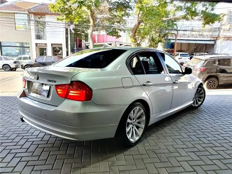 BMW 320i Prata 14