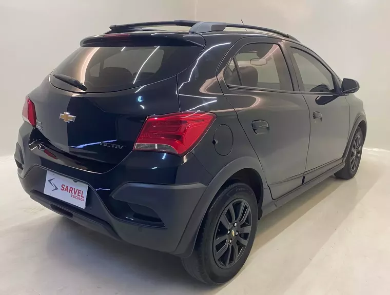 Chevrolet Onix Preto 9