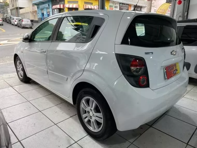 Chevrolet Sonic Branco 11