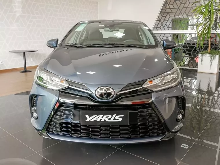 Toyota Yaris Cinza 12