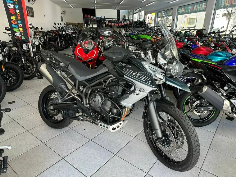 Triumph Tiger 800 Verde 14