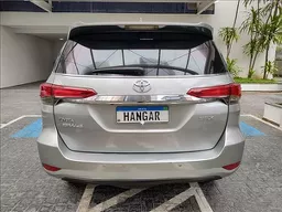 Toyota Hilux SW4