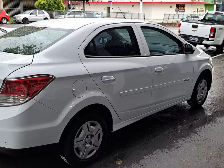 Chevrolet Prisma Branco 10