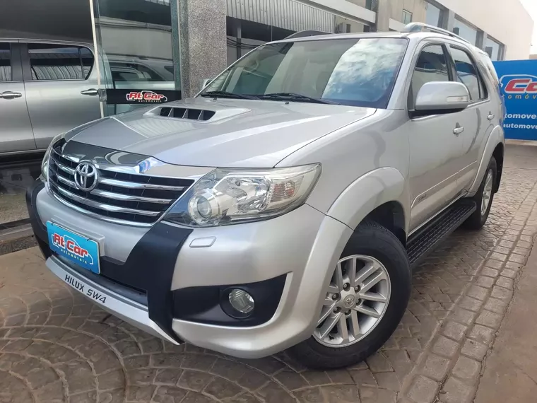 Toyota Hilux SW4 Prata 5