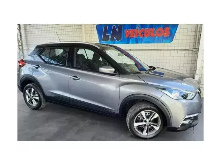 Nissan Kicks Cinza 4