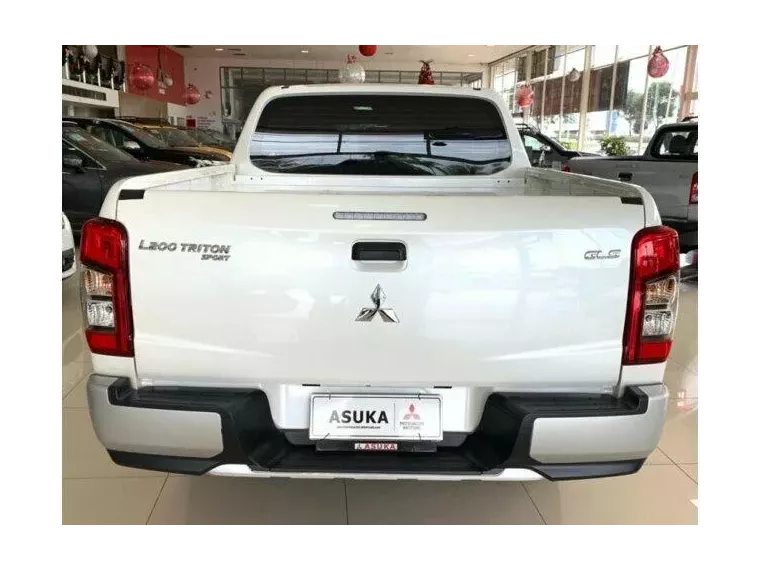 Mitsubishi L200 Triton Branco 1