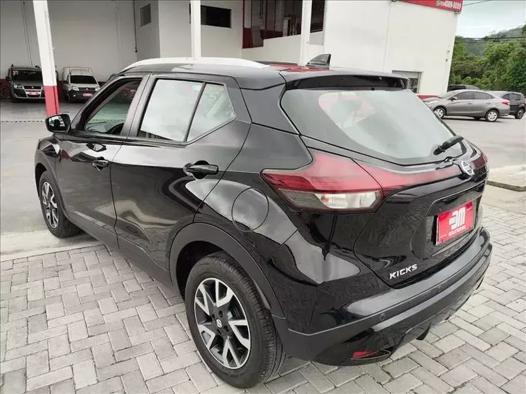 Nissan Kicks Preto 1