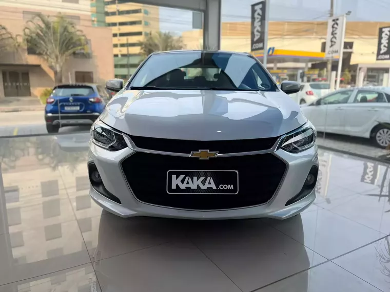 Chevrolet Onix Prata 5