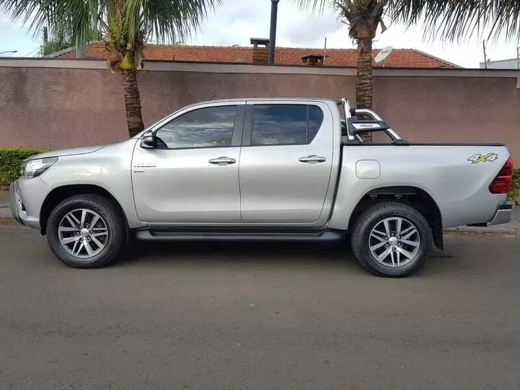 Toyota Hilux Prata 6