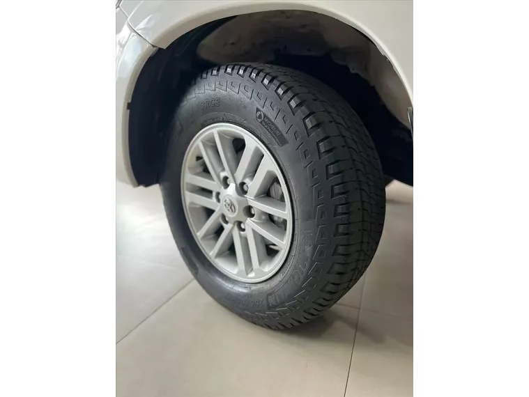 Toyota Hilux SW4 Branco 6