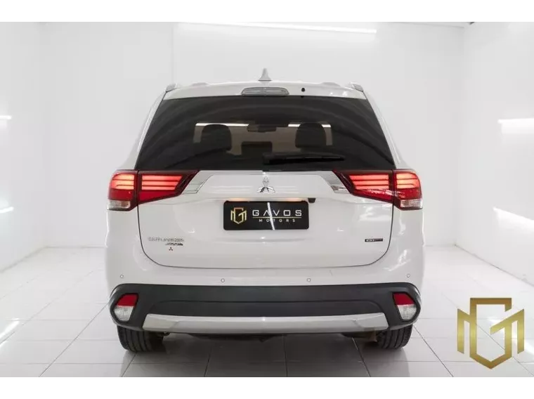 Mitsubishi Outlander Branco 10