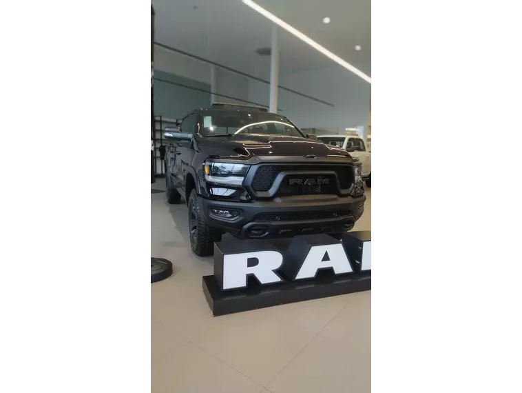 RAM 1500 Preto 1