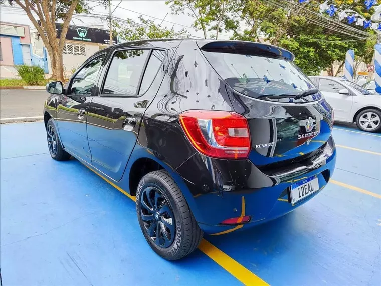 Renault Sandero Preto 6