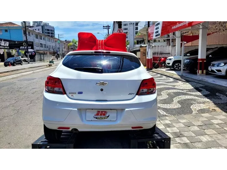 Chevrolet Onix Branco 10