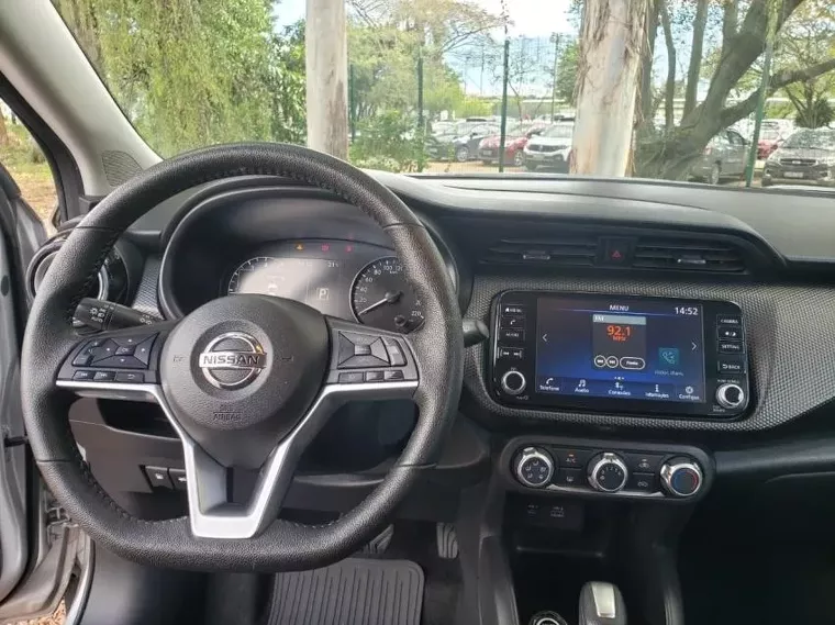 Nissan Kicks Prata 5