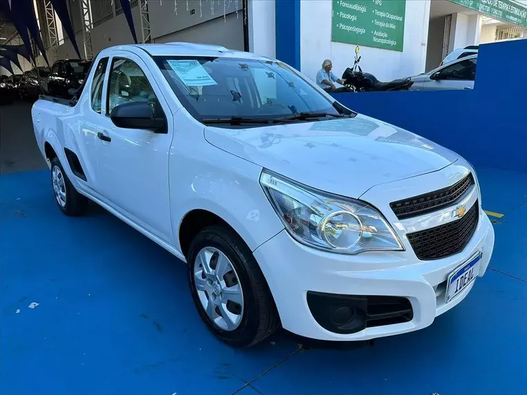 Chevrolet Montana Branco 4