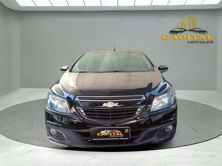 Chevrolet Onix Preto 1