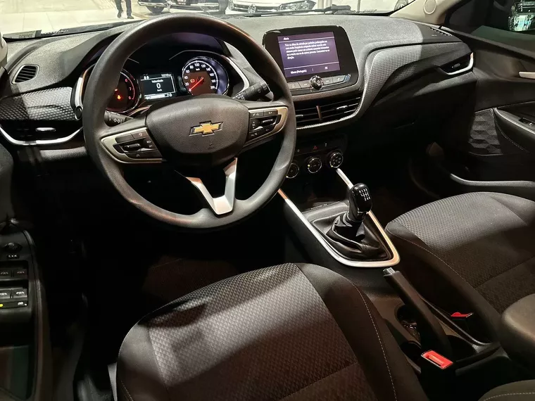 Chevrolet Onix Preto 13