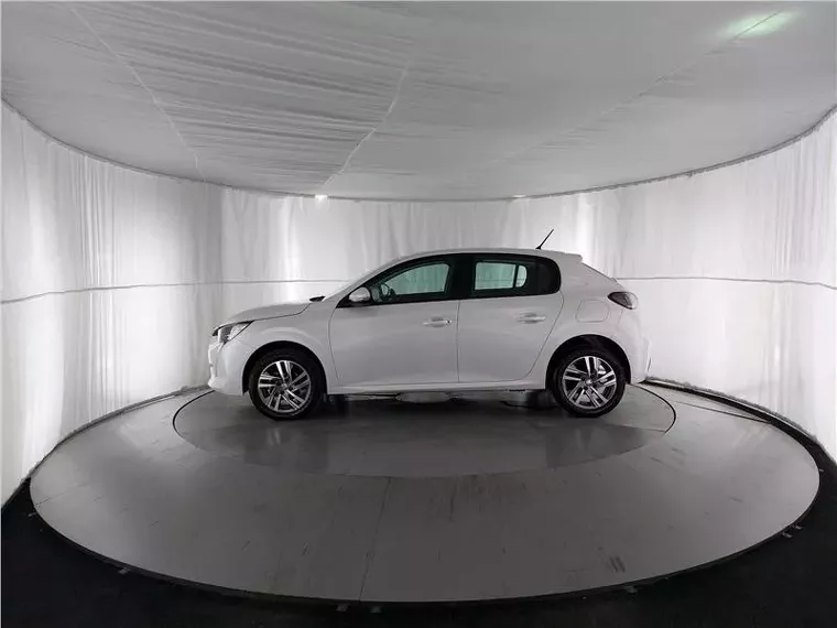 Peugeot 208 Branco 14