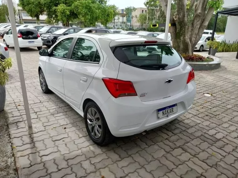 Chevrolet Onix Branco 10